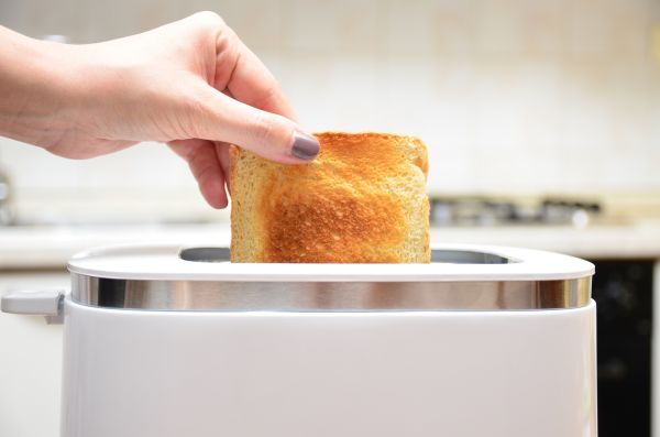 Should we be worried that toasters cause air pollution? IStock-607467966_oxuvoa