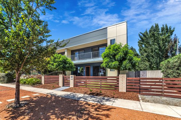 268_Anthony_Rolfe_Ave_Gungahlin_22_b5edft