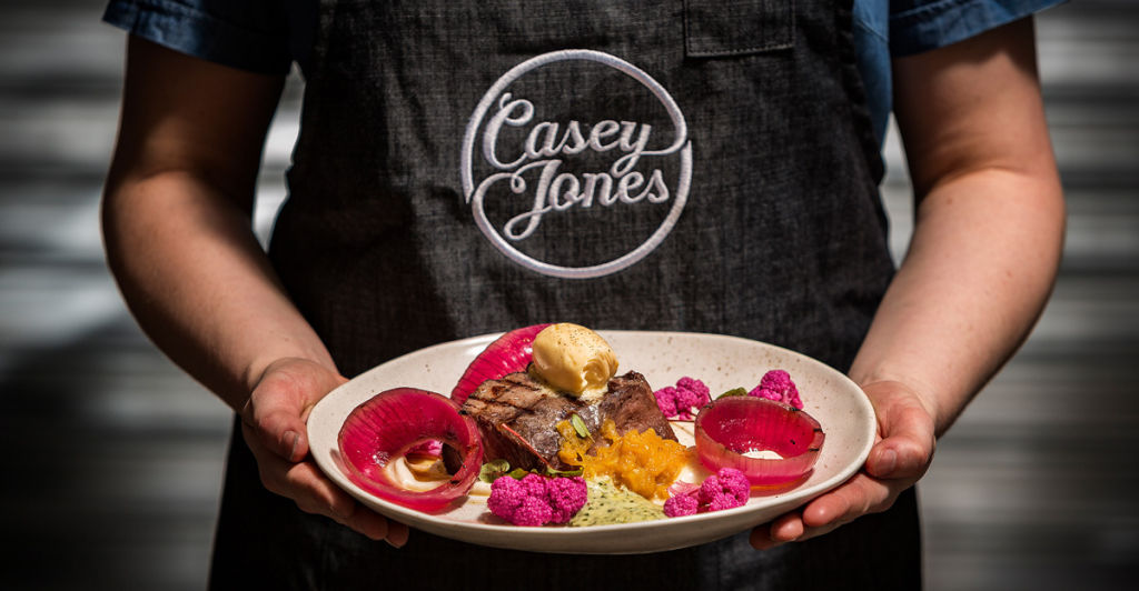 Wagyu_rump_with_onions_and_cauliflower_at_Casey_Jones_pub_in_Casey_Canberra._raido1