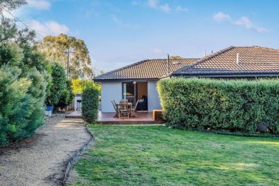 Canberra auctions: Kambah home sells just $1000 above $900,000 reserve
