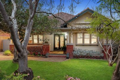 Strong start to spring for Melbourne auctions but listings remain scarce