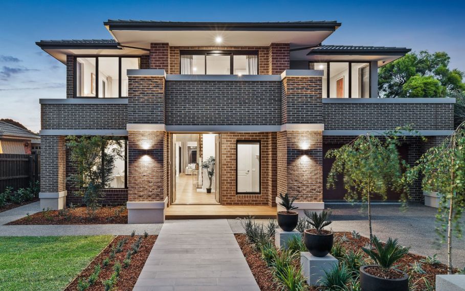 Modern Kooyong house fetches $440,000 above reserve