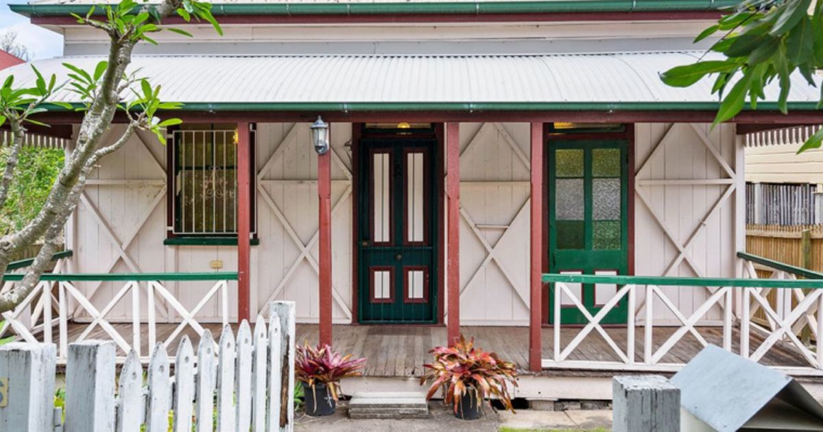 Rundown Brisbane workers’ cottages sell for almost 1 million at auction