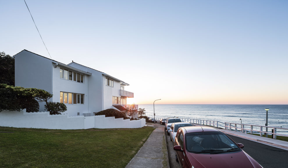 Surprise Bronte house sale sets Eastern Beaches price record