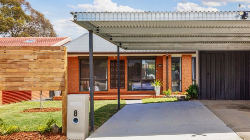 Canberra auctions: Calwell home sells for $670,000 in five minutes