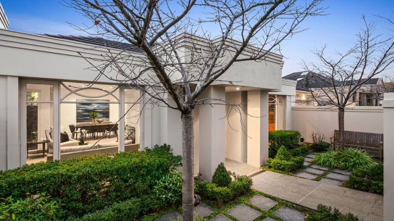 Big results: Armadale home sells for more than $1 million over reserve