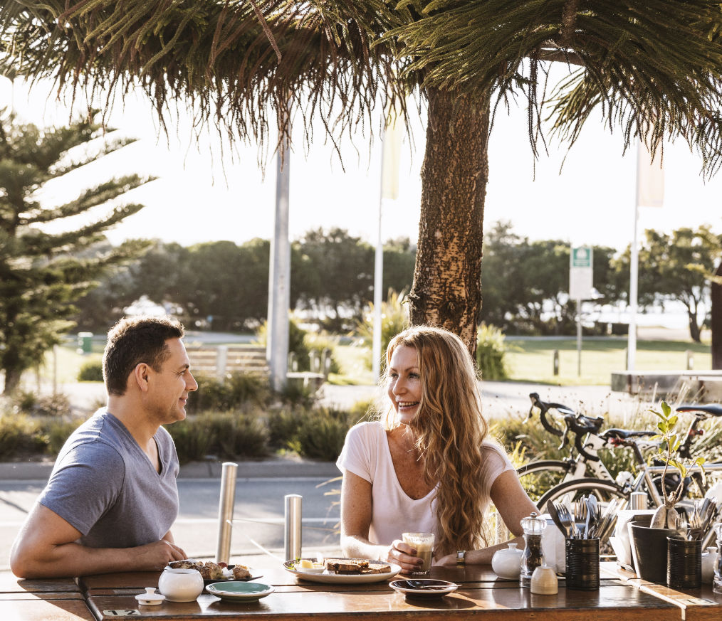 Moon Cafe - Lorne