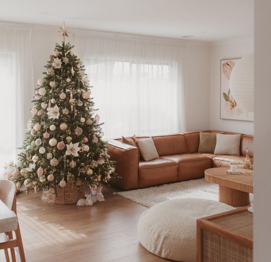 There’s no denying that artificial trees have come a long way. A Balsam Hill Christmas tree at the home of Margaux Follis. Photo: Instagram: @thefrenchfolk