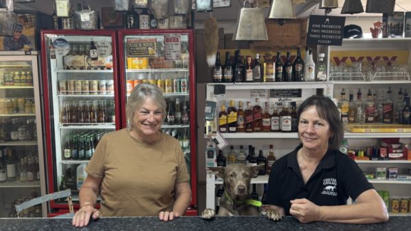 These two women own an entire Queensland town. They're selling it for $400,000