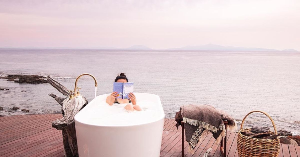 10 Breathtaking Outdoor Bathtubs Around Australia