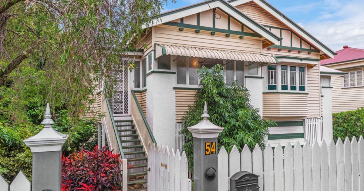 Brisbane auctions Moorooka house sells in three minutes for 720,000