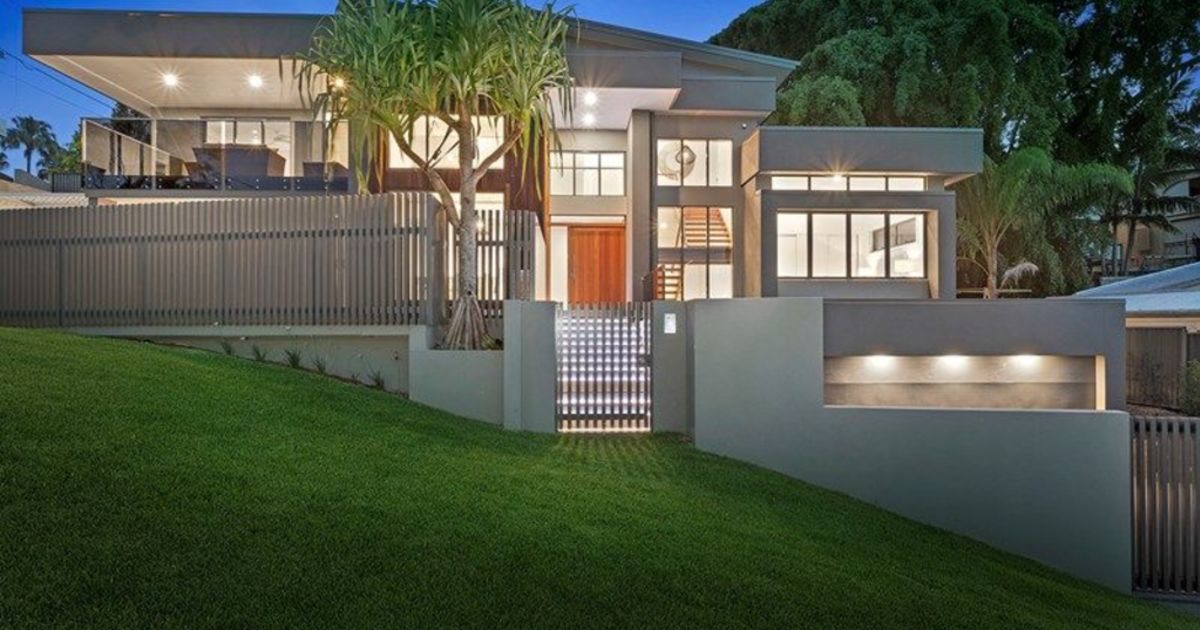 Balmoral house sells for 1.9 million as Brisbane auctions slow