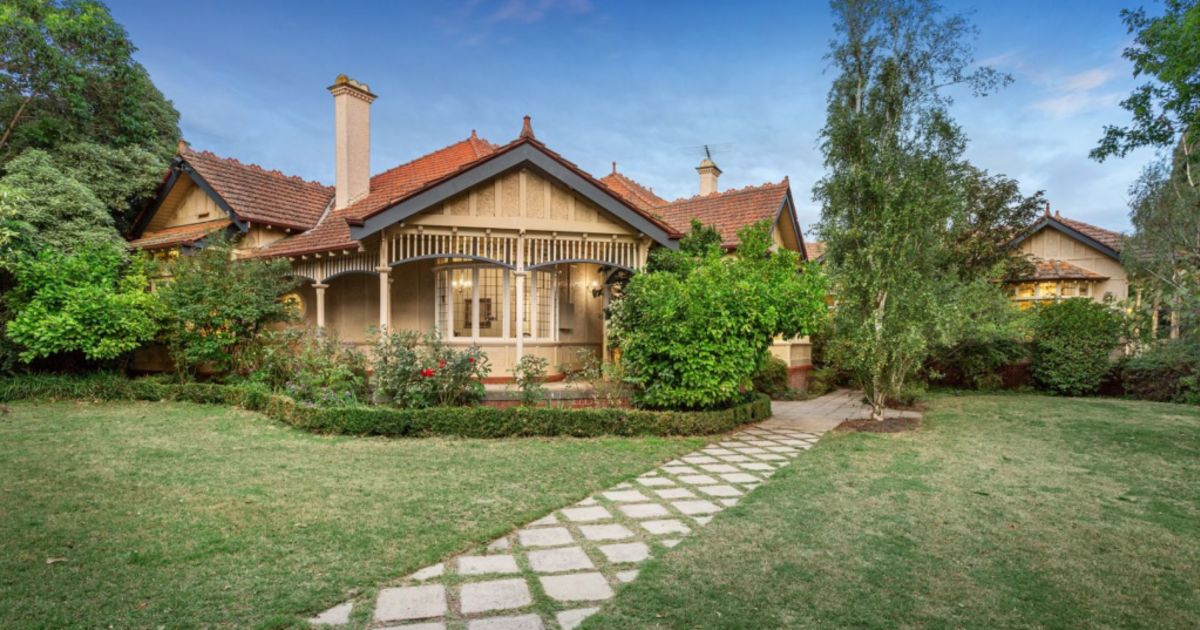 Melbourne auctions Prestigious Hawthorn estate sells for more than 12m
