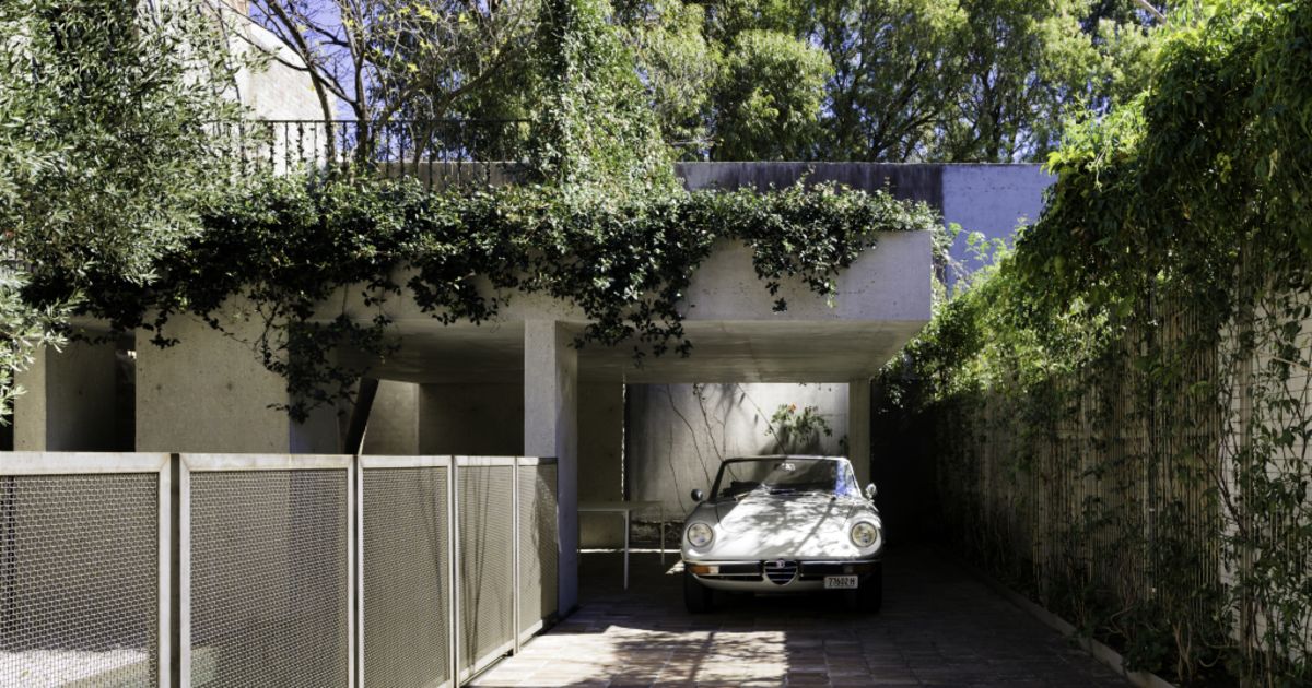 Modern Romance Inside A Carefully Restored Historic Italianate House