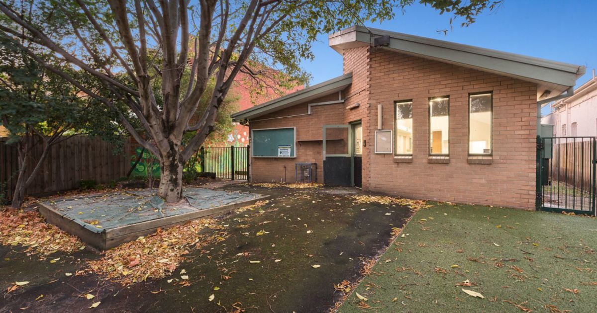 Melbourne auctions St Kilda West house sells for 3.67 million at