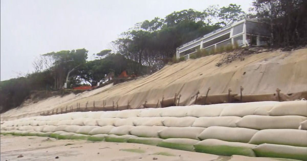 Extreme Weather Waterfront Properties Face Rising Risks Of Coastal Erosion Experts Warn
