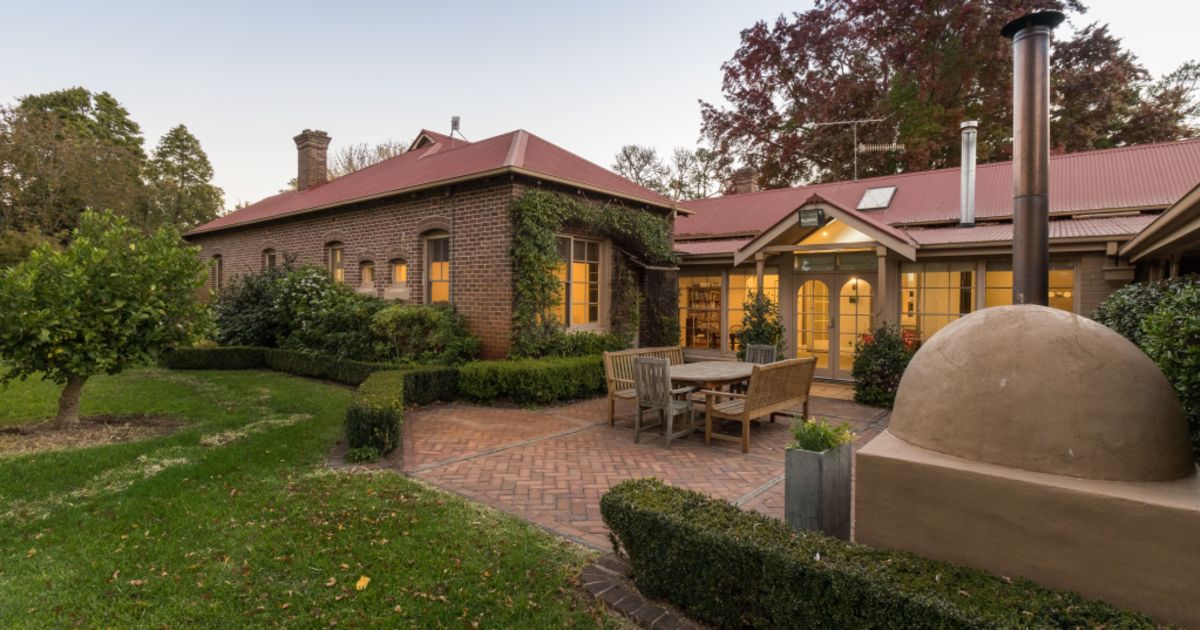 The Armidale homestead that offers the best of country living and city