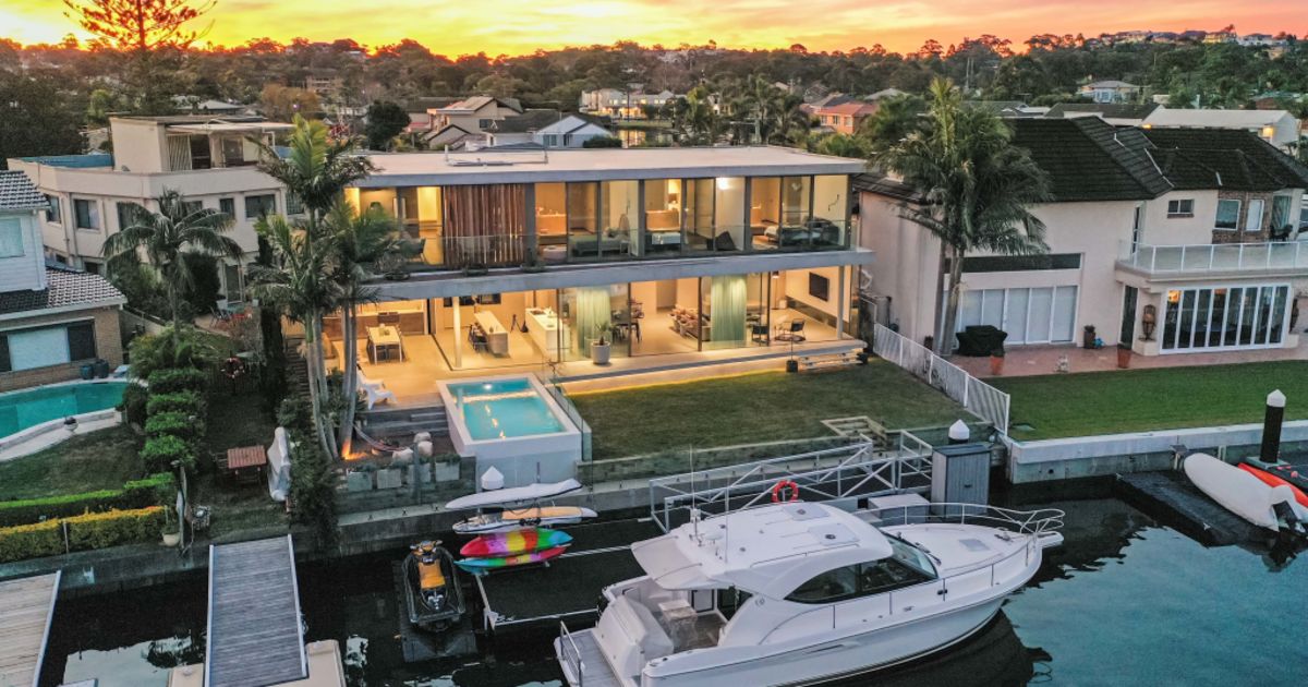 The jawdropping Sylvania Waters house perfectly mixing grandeur and practicality