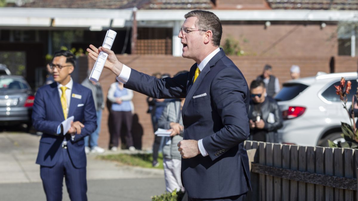 Public And Online Why Melbourne Is Now Adopting Technology At Auctions