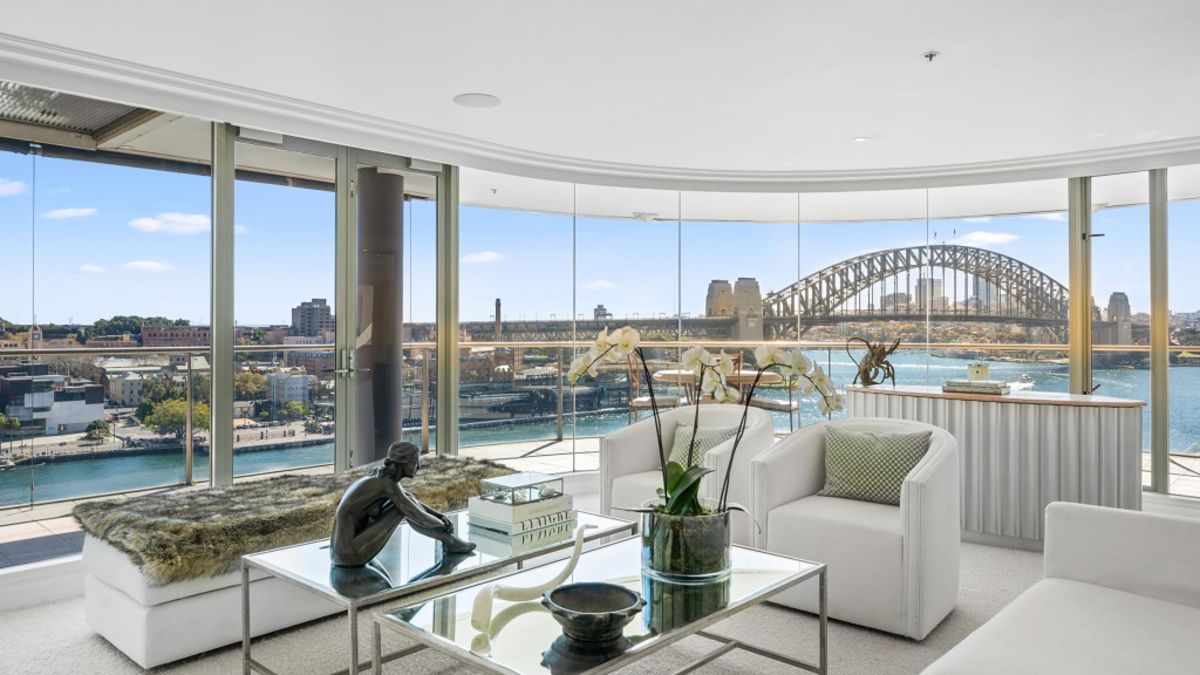 Home Of The Week An Elegant Penthouse Atop Five Star Circular Quay Hotel Pullman Quay Grand