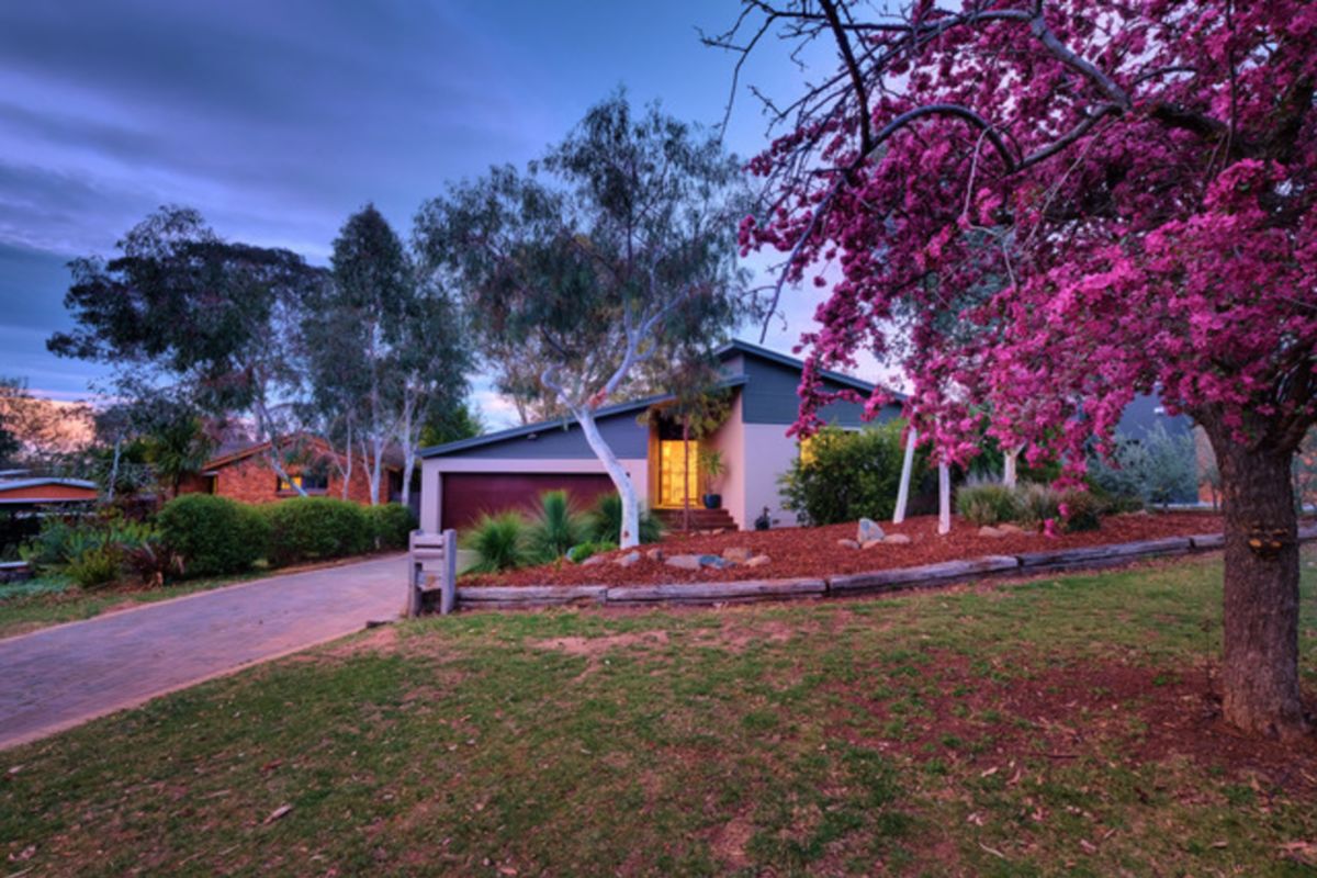 Canberra auctions Ainslie home sells for 1.385 million after marathon