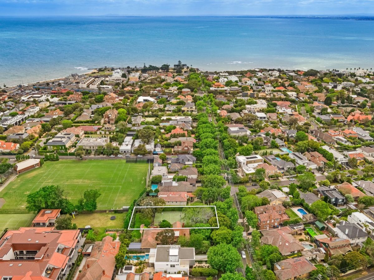 Melbourne auctions: Brighton tennis court passes in at $3 ...