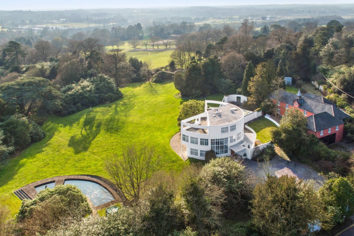 manors and modernist mansions what the prestige market has to