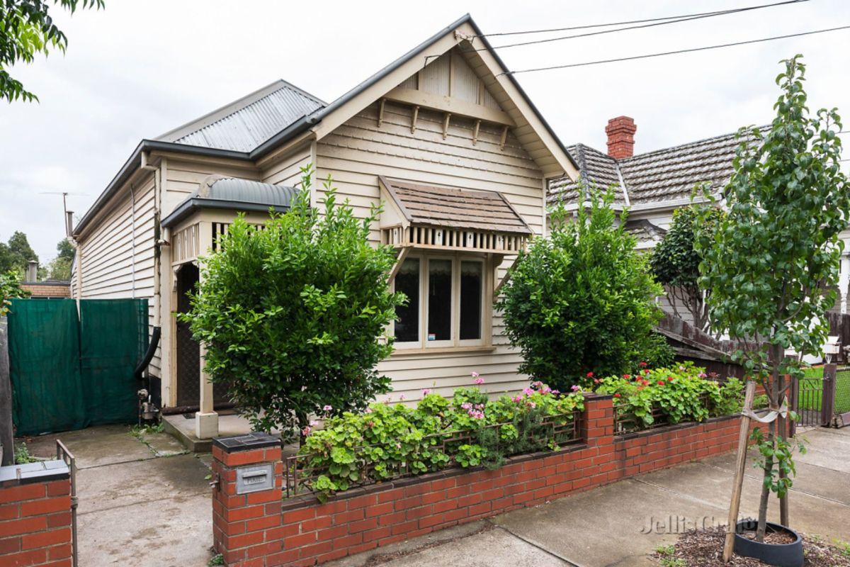Melbourne auctions Unliveable Thornbury home sells 130,000 more than