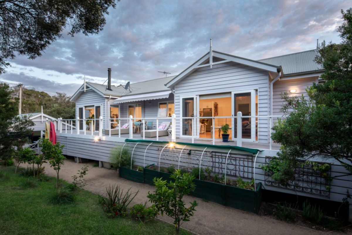 Mornington Peninsula house with links to Australian rock legends hits