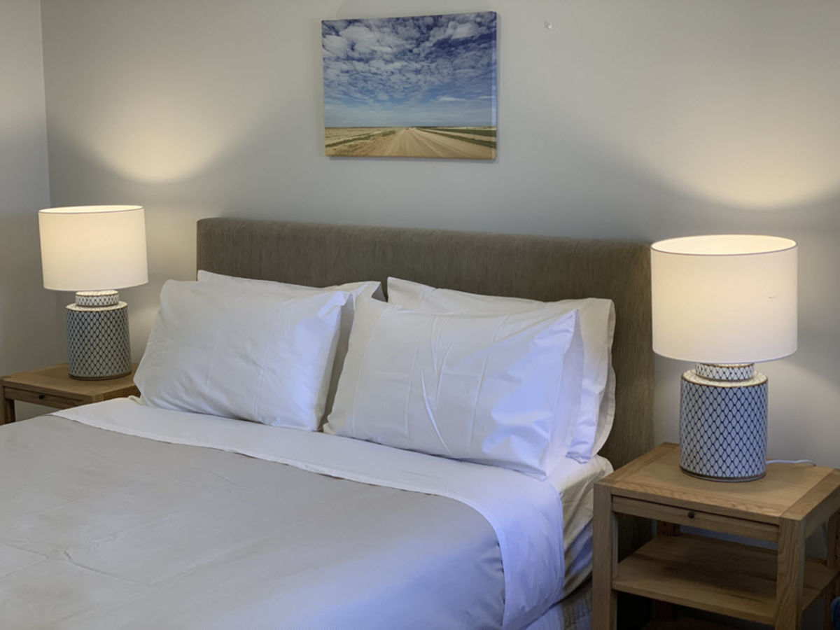 Queensland faces 21,000 empty hotel rooms over summer