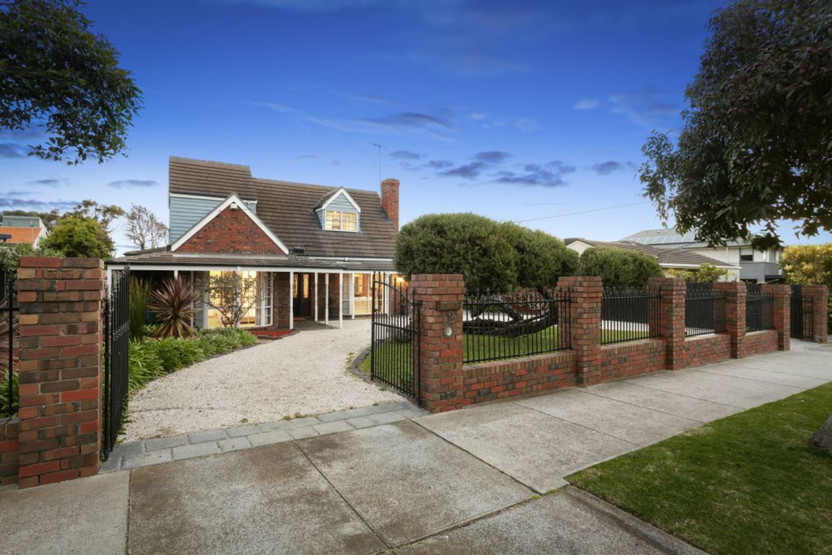 Melbourne auctions Black Rock home sells for 2.76 million after a