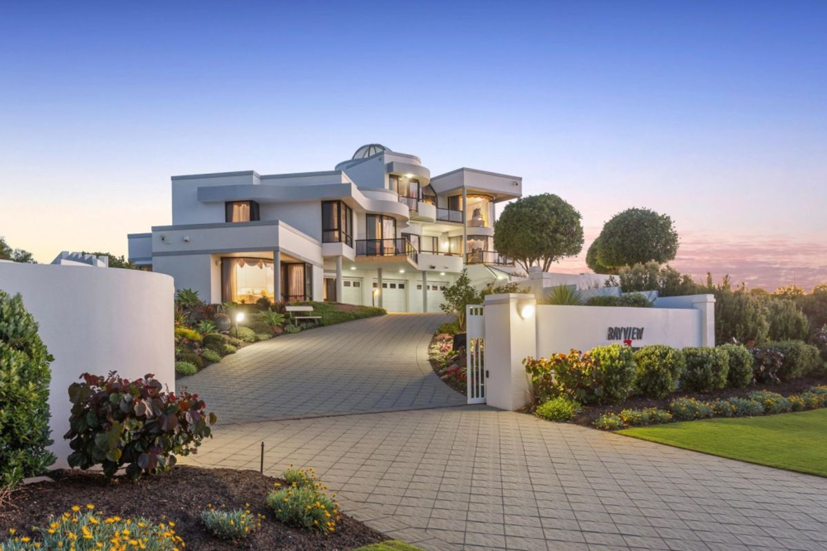 Massive Beachside Mansion In Wa Expected To Break Suburb Record Under The Hammer