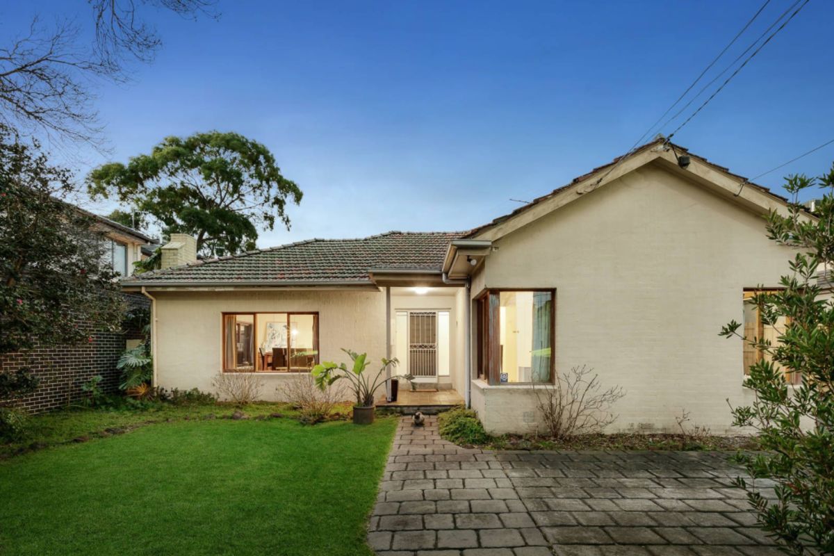 Melbourne auctions Sandringham home sells for more than 220,000 above reserve as auctions head