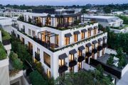 Stranded Australian expats splash cash on properties sight unseen