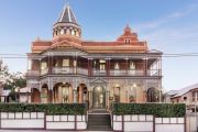 Grand Queenscliff Hotel in search of some love
