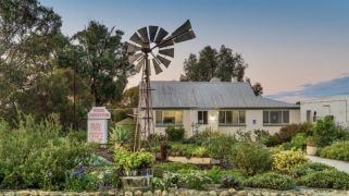 Quaint caravan park on the Nullabor comes to market Quaint caravan park on the Nullabor comes to market
