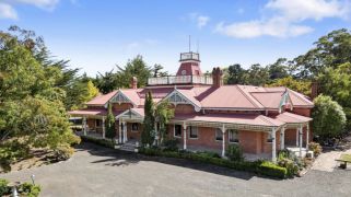 Founderโs mansion in Tasmaniaโs tourism gateway offered for sale Founderโs mansion in Tasmaniaโs tourism gateway offered for sale