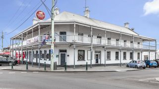 Port Fairy pub Pies footballers once owned is listed for sale for $3m