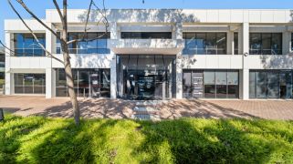 749sqm commercial medical suite for sale in Deakin