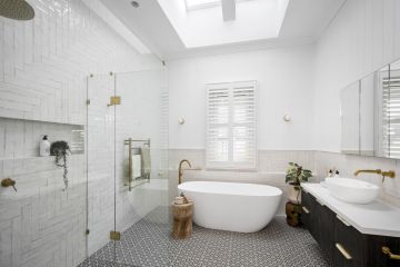 Double showers, steam rooms and heated floors? What you must include in a bathroom reno