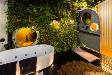 Aussie home's outdoor bathroom has to be seen to be believed