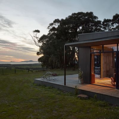 An off-the-grid dwelling in the heart of Prom Country