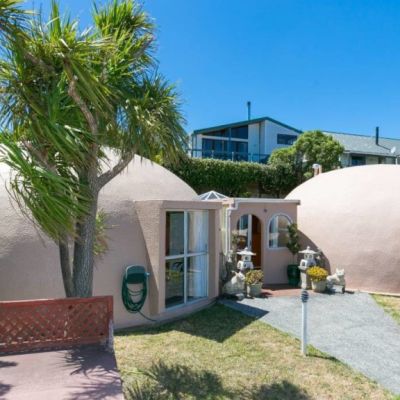A Star Wars double-dome home