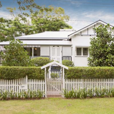 Couple secure house at auction by only $500