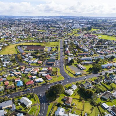 Landlords of negatively geared investment properties claim millions on gardening, office costs: ATO