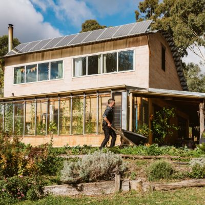 The family teaching all things organic living