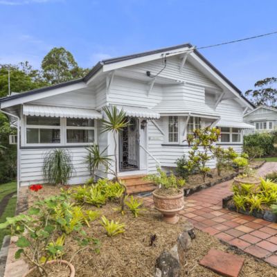 Bardon home sells at auction