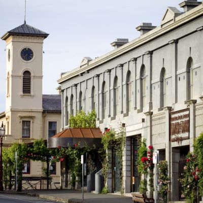 Australia bushfires: Victorian towns far from fires struggle to attract tourists