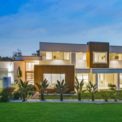 Seven properties sell above $1 million