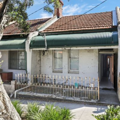 Auction market stays hot as dilapidated properties sell under the hammer in Sydney